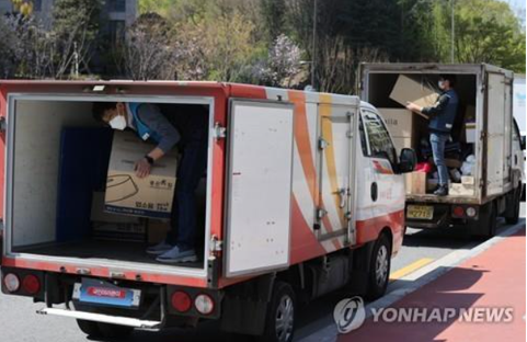 일반택배차량과 저탑차량.ⓒ연합뉴스