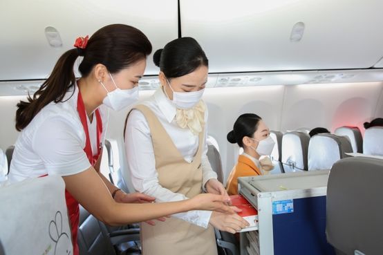 티웨이항공은 지난해 10월 객실승무원 체험 프로그램 '티웨이 크루 클래스'를 시작했다.ⓒ티웨이항공