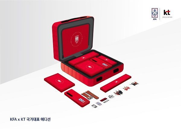 '갤럭시 Z폴드4 축구 국가대표 에디션'ⓒKT