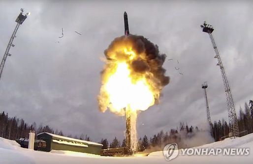 러시아-우크라이나 간 군사 충돌 위기감이 고조되고 있는 가운데 19일(현지시간) 러시아군이 쿠라 훈련장에서 '야르' 대륙간탄도미사일(ICBM) 발사 훈련을 하고 있다.ⓒ연합뉴스