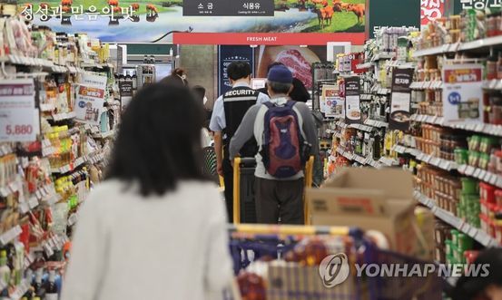 서울 시내 대형마트에서 장을 보는 시민들.ⓒ연합뉴스