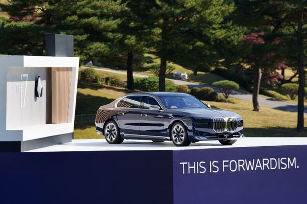 BMW 레이디스 챔피언십 18홀에 전시된 BMW i7 모습. ⓒBMW 코리아