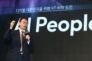 구현모 KT 대표 연임 심사 이달 결론… 노조 간 신경전 '팽팽'