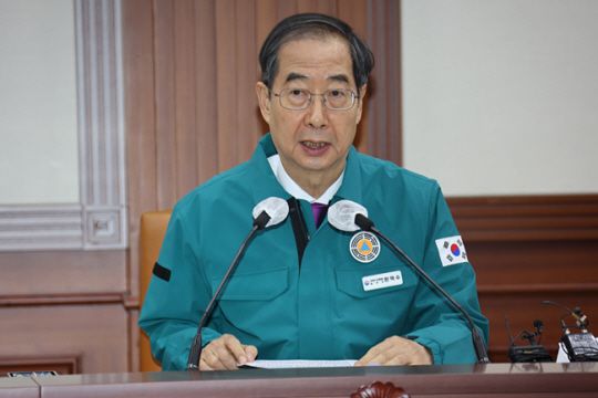 한덕수 국무총리가 23일 정부서울청사에서 열린 코로나19 중대본 회의를 주재하고 있다.ⓒ연합