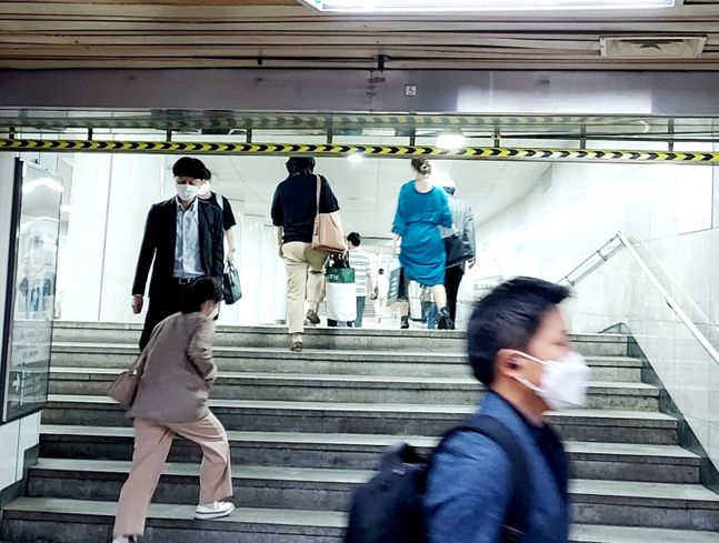 제도권 대부업체들의 지난해 12월 신규 대출이 전년 동기 대비 79% 급감한 것으로 나타났다. 대부업은 취약차주들이 찾는 마지막 제도권 금융권인 만큼 이들의 금융 환경이 보다 악화될 수 있다는 우려가 나온다.ⓒebn