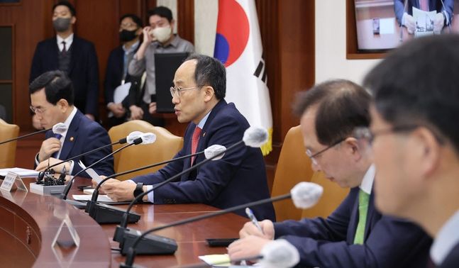 추경호 경제부총리 겸 기획재정부 장관이 3일 오전 정부서울청사에서 열린 비상경제장관회의를 주재하고 있다.ⓒ연합