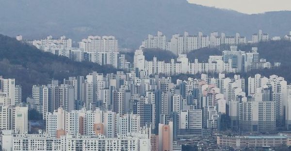 서울 남산에서 바라본 아파트 단지의 모습. ⓒ연합