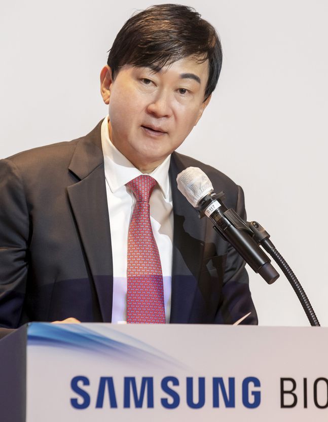 15일 인천광역시 연수구 송도바이오대로 삼성바이오로직스 본사 주주총회 현장. 150명 주주가 참석한 주총 일정은 여느 주총처럼 평이하게 진행됐다. 주주들은 이사회의 경영결과에 호응했고 주총은 차분한 분위기 속에서 시작 20여분 만에 마무리됐다. 이날 삼성바이오는 송도에 5공장을 건설하는 계획을 깜짝 공개했다. 사진은 주총 현장 사진. 존림 대표는 고문으로 물러난 김태한 이사회 의장의 자리를 맡아 주총을 진행했다.ⓒ삼성바이오로직스