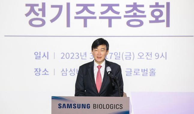 15일 인천광역시 연수구 송도바이오대로 삼성바이오로직스 본사 주주총회 현장. 150명 주주가 참석한 주총 일정은 여느 주총처럼 평이하게 진행됐다. 주주들은 이사회의 경영결과에 호응했고 주총은 차분한 분위기 속에서 시작 20여분 만에 마무리됐다. 이날 삼성바이오는 송도에 5공장을 건설하는 계획을 깜짝 공개했다. 사진은 주총 현장 사진. 존림 대표는 고문으로 물러난 김태한 이사회 의장의 자리를 맡아 주총을 진행했다.ⓒ삼성바이오로직스