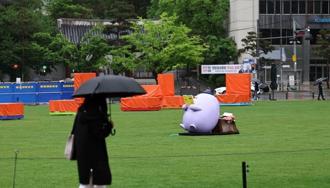 비 오는 서울광장 모습.ⓒ연합뉴스