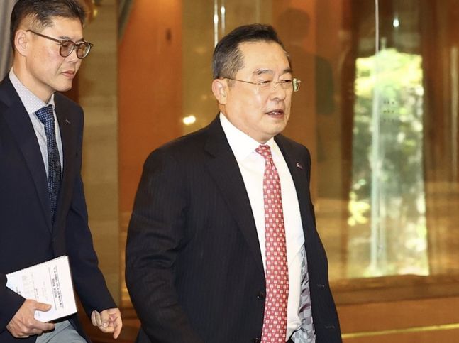 구자열 한국무역협회장이 8일 오전 서울 시내 한 호텔에서 열린 경제6단체장-기시다 후미오 일본 총리 간담회에 참석하는 모습ⓒ연합