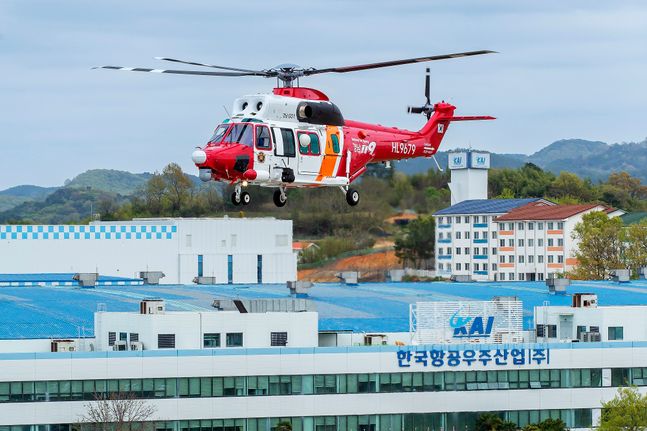 대한민국 최초 국토교통부 제한형식증명을 받은 경남소방헬기.[제공=KAI]