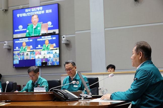 이상민 행정안전부 장관이 22일 정부서울청사에서 열린 의사 집단행동 관련 중앙재난안전대책본부 64차 회의에서 모두발언을 하고 있다.ⓒ행정안전부