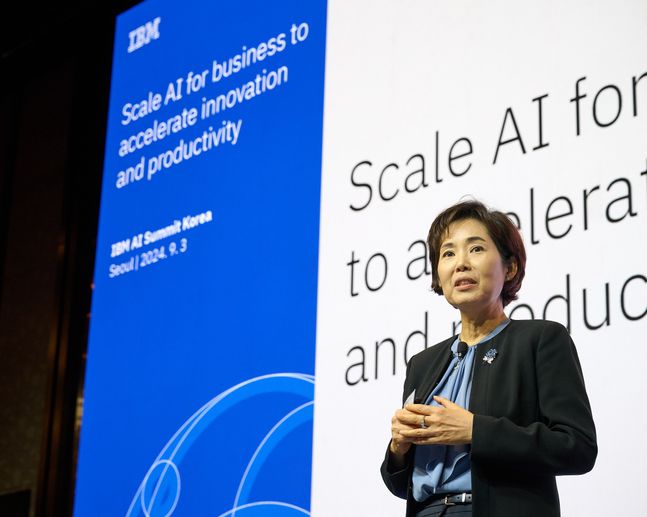 이은주 한국 IBM 대표이사 사장이 3일 ‘IBM AI 서밋 코리아 2024’에서 환영사를 하고 있다. ⓒIBM