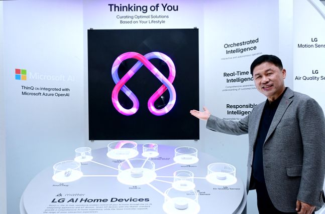 LG전자의 AI 에이전트 '퓨론'이 탑재된 LG AI홈의 핵심 디바이스 'LG 씽큐 온’을 중심으로 고객과 공감하는 AI홈 시대의 개막을 선언한 류재철 LG전자 H&A사업본부장 사장ⓒLG전자