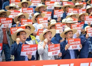 "정부 한우산업 예산 수반된 실효성 있는 대책 마련해달라"