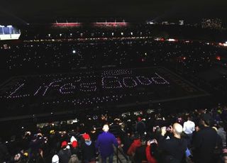 LG전자, 글로벌 고객 교감… 미식축구 경기장 수놓은 “Life’s Good!”