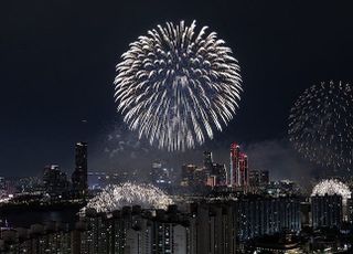 서울 불꽃축제에 프로야구 준PO까지…대규모 인파에 주말 혼잡