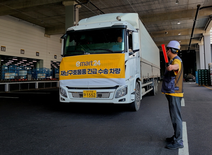 이마트24 구호물품 수송 차량의 모습 [제공=이마트24]