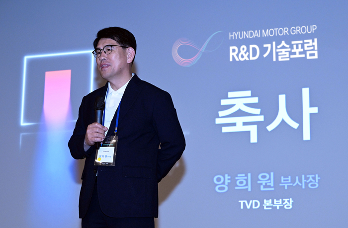 ‘2023 R&D 기술 포럼’ 개막식 행사에서 현대차·기아 TVD본부장 양희원 부사장이 축사하는 모습 [사진=현대차그룹 제공]