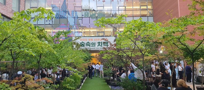 마리오아울렛이 창립 43주년 기념행사를 열었다. 마리오아울렛