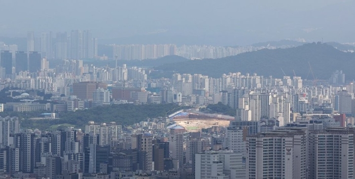 서울 남산에서 바라본 아파트 단지.  [출처=연합뉴스]