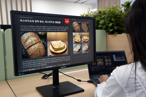 SPC삼립 직원이 생성형 AI에 기반한 ‘SGPD(Samlip Generative Product Development)’를 신제품 개발 업무에 활용하고 있는 모습. SPC