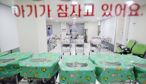 지난 2분기 합계출산율이 0.7명으로 역대 최저 기록을 갈아치웠다. 연합