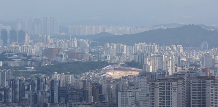 서울 남산에서 바라본 아파트 단지.  연합뉴스