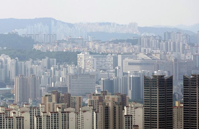 서울 남산에서 바라본 서울의 아파트. 연합