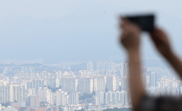 서울 남산에서 내려다본 아파트일대. 연합뉴스