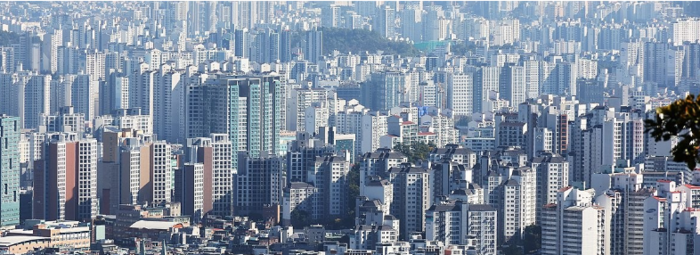 서울 남산에서 바라본 도심 아파트. 연합