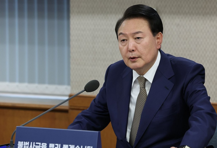 윤석열 대통령이 9일 서울 여의도 금융감독원에서 열린 불법사금융 민생현장 간담회에서 발언하고 있다. 연합