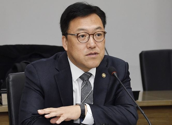 김병환 기획재정부 차관이 15일 서울 영등포구 한국수출입은행에서 게라시모스 토마스 EU 조세총국장과 면담을 하고 있다. 연합