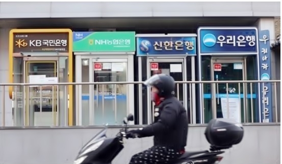 5대 은행의 가계예대금리차가 2달 연속 줄었다. [제공=연합]