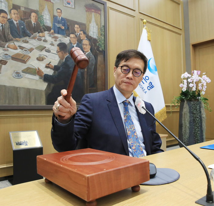 이창용 한국은행 총재가 지난 10월 서울 중구 한국은행에서 열린 금융통화위원회 본회의에서 회의를 주재하고 있다. 출처=한국은행