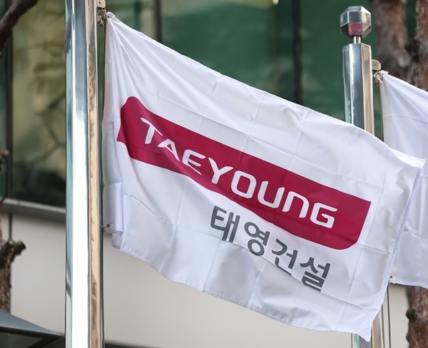 서울 여의도 태영건설 본사에 걸린 깃발. (사진=연합뉴스)