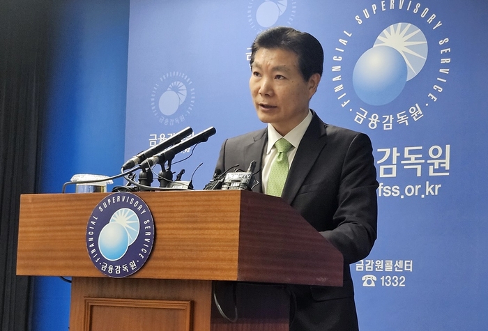 김병칠 전략감독 부문 부원장보가 22일 여의도 금융감독원에서 금융회사 해외 부동산 대체투자 현황을 설명하고 있다. [사진=EBN]