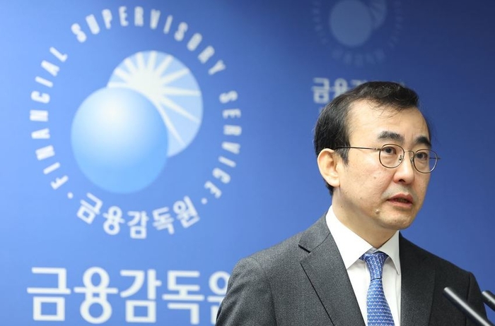 이세훈 수석부원장이 11일 오전 서울 여의도 금감원에서 홍콩 H지수 연계 ELS 대규모 손실 관련 분쟁조정기준안을 발표하고 있다. [제공=연합]