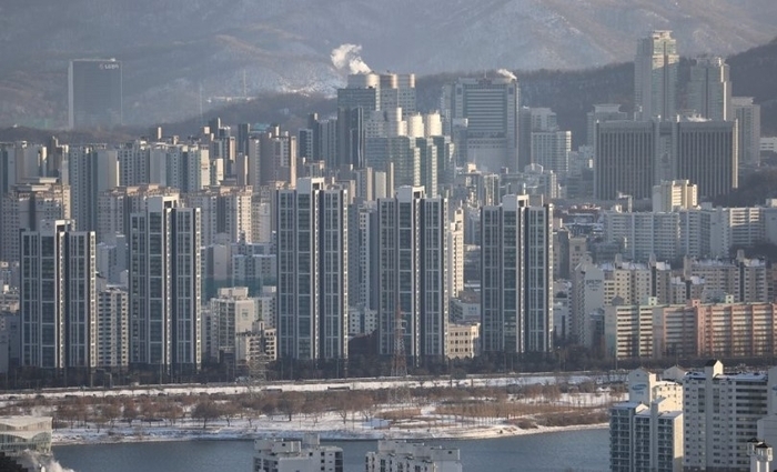 서울 남산에서 바라본 시내 아파트의 모습 [출처=연합]