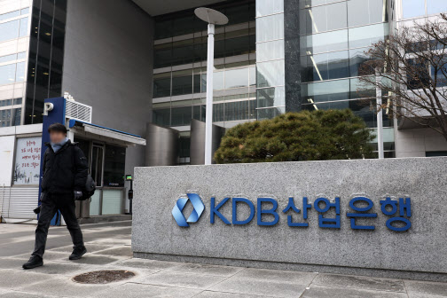 22대 국회가 개원하면서 산업은행 본점을 부산으로 이전하는 ‘산업은행법’이 재발의됐다. 이런 상황에서 산업은행은 부산과의 협력 사업을 진행 중이다. 산은 한편에서는 부산행에 대해 강력히 반발하고 있다. [제공=연합]