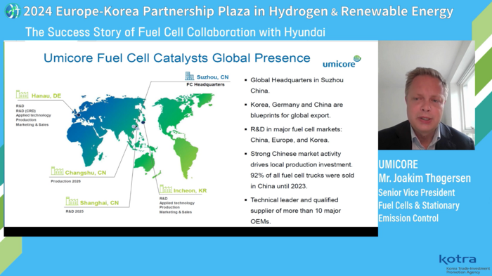 12일 ‘한-유럽 수소·재생에너지 파트너십 플라자 온라인 포럼’에서 벨기에 양극재 기업인 유미코어 관계자가 수소연료전지 밸류체인별 협력방안을 소개하고 있다.[제공=코트라]