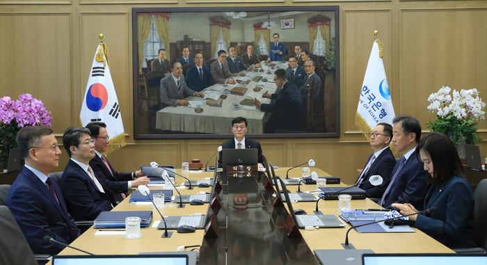 이창용 한국은행 총재가 한국은행에서 열린 금융통화위원회 본회의에서 회의를 주재하고 있다. [제공=한국은행]