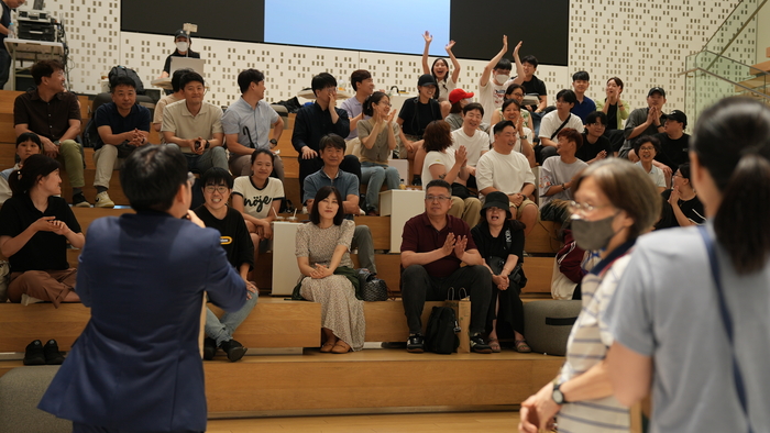 삼성스토어 전국 주요 매장에서 갤럭시 팬들이 ‘갤럭시 첫 만남 이벤트’에 참여하고 있다. [출처=삼성전자]