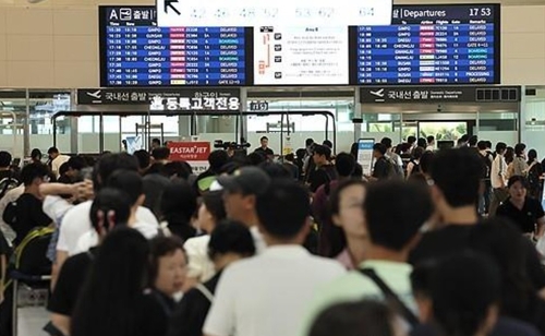 전 세계를 덮친 ‘정보기술(IT) 대란’으로 지난 19일 한때 마비됐던 국적 저비용항공사(LCC) 3사의 IT 서비스가 사실상 완전 복구되면서 현재 해당 항공사의 국제선은 정상 운항하고 있다. [제공=연합]