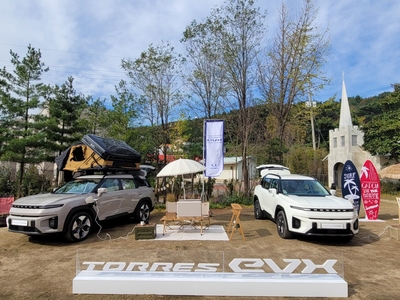 [시승기]“캠핑카 맞네” KG 첫 전기 SUV ‘토레스’…1회 433km 주행한다