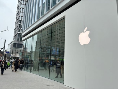 ‘삼성에 잡힌’ 애플, 중국 의존도 탈피 안간힘