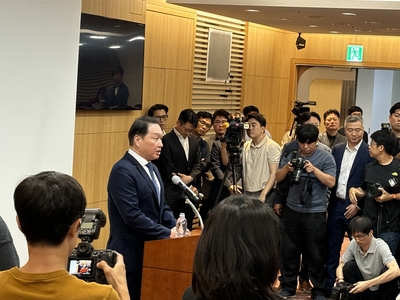 [현장] 최태원 SK 회장 “이혼소송 재산분할 명백한 오류...대법원 갈 것”
