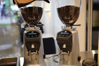 불황 모르는 ‘커피 공화국’…중저가 브랜드가 성장세 이끈다